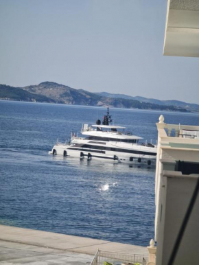 Sea white saranda